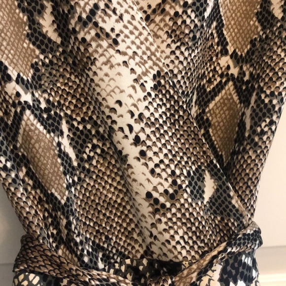 DVF wrap dress size 6 snake pattern - Picture 4 of 16